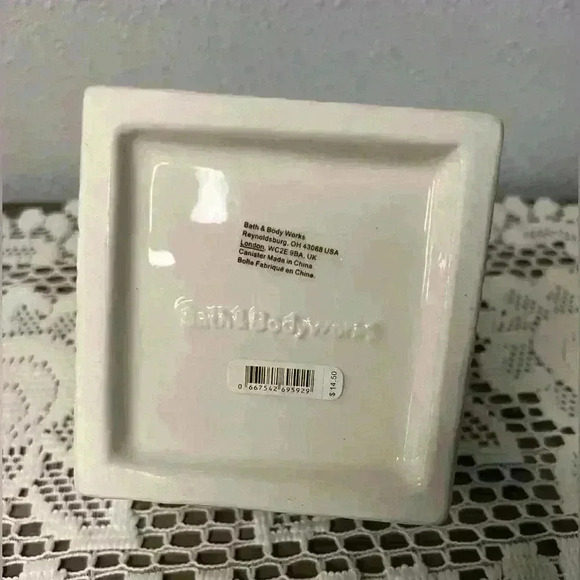 Bath & Body Works: Halloween Haunted House Ceramic Foaming Hand Soap Holder 2016 - Picture 6 of 6